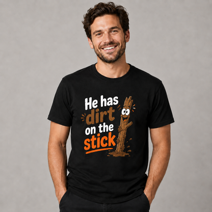 He Has Dirt on the Stick T-Shirt – Lustiges Ast-Motiv