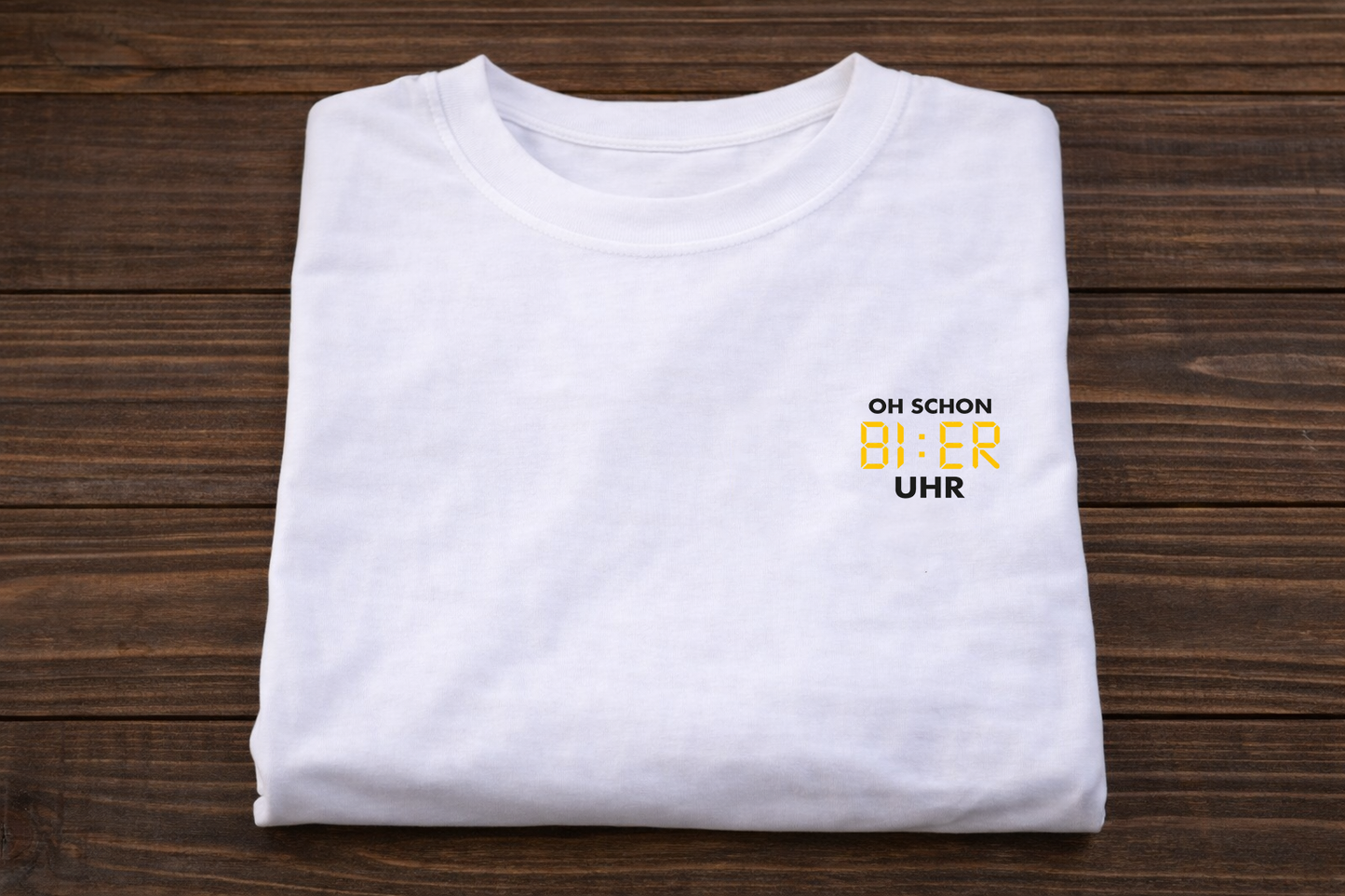 Gefaltetes weißes Bier T-Shirt mit BI:ER Uhr Aufdruck