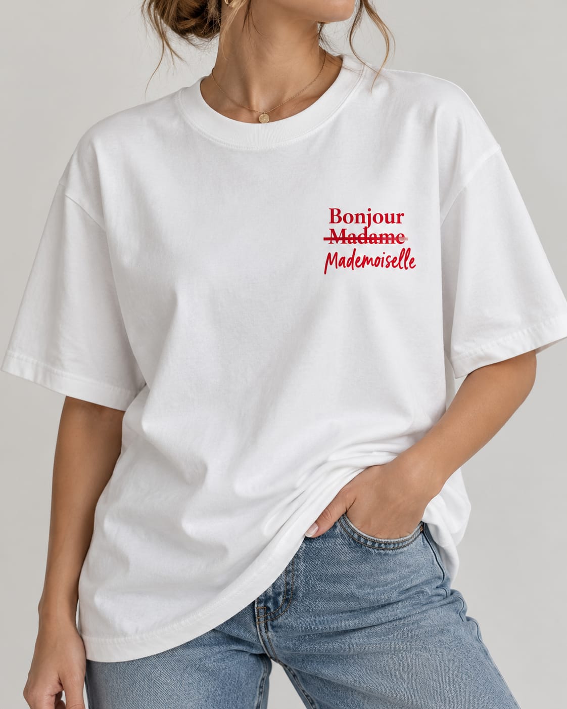 Bonjour Mademoiselle T-Shirt Weiß – Minimal French Statement Shirt
