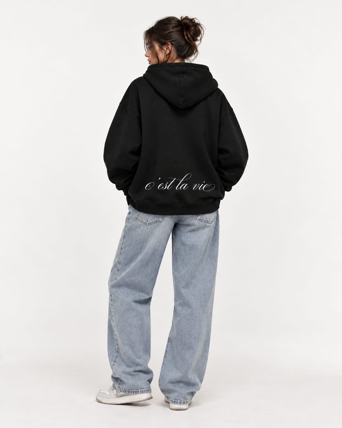 Oversized Hoodie Schwarz „C’est la vie“ – Minimal Streetwear